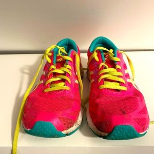 Women’s ASICS Size 8 racing flats